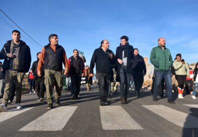Gustavo inauguró obras de asfalto, agua y cloacas que benefician a más de 700 familias en el Norte de la Capital 
