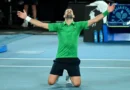 Djokovic eliminó a Sinner en un partidazo y enfrentará a Alcaraz en la final