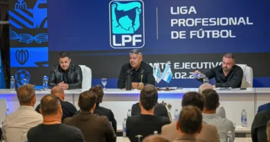 La AFA negó deudas fiscales y anunció la suspensión de la fecha 9 en respaldo a sus autoridades