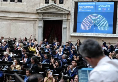 El oficialismo aprobó en Diputados la reforma laboral en una sesión tensa
