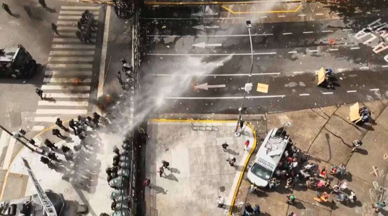 Marcha de la CGT en el Congreso: bombas molotov, gas pimienta y violentos incidentes