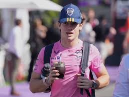 El look xeneize de Franco Colapinto en el paddock del GP de Australia