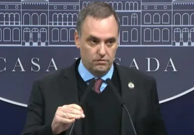 En medio del desgaste y los escándalos, Manuel Adorni volverá a dar una conferencia de prensa