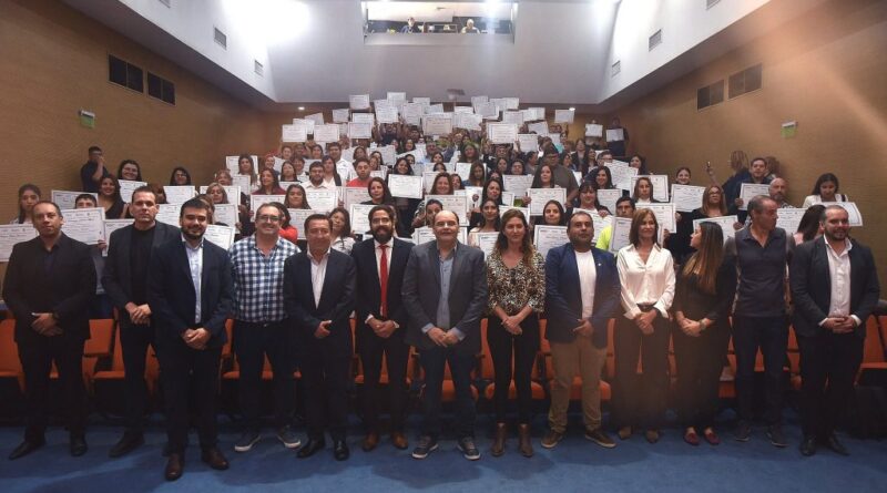 Más de 180 agentes municipales se certificaron en Ofimática e Inteligencia Artificial junto a la UNCA