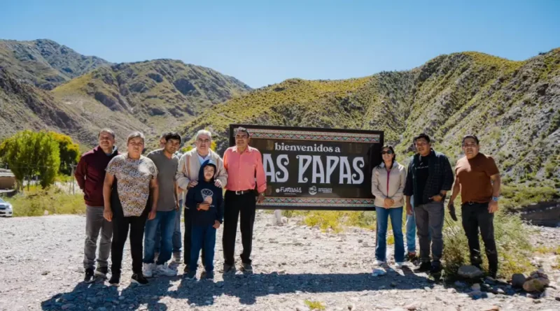 El Gobernador visitó Las Papas e inauguró obra de energía