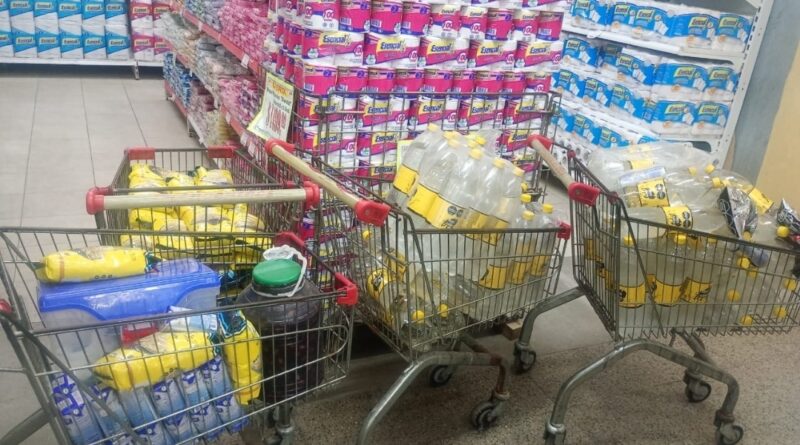 El municipio decomisó mercadería vencida en supermercados y distribuidoras