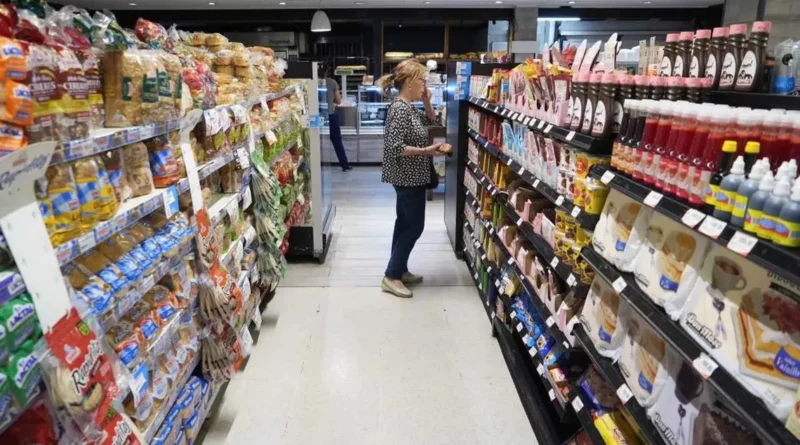 Las ventas en los supermercados bajaron 3,1% en febrero