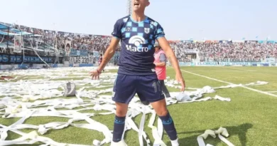 Un futbolista gritó «bomba» en un avión y fue detenido