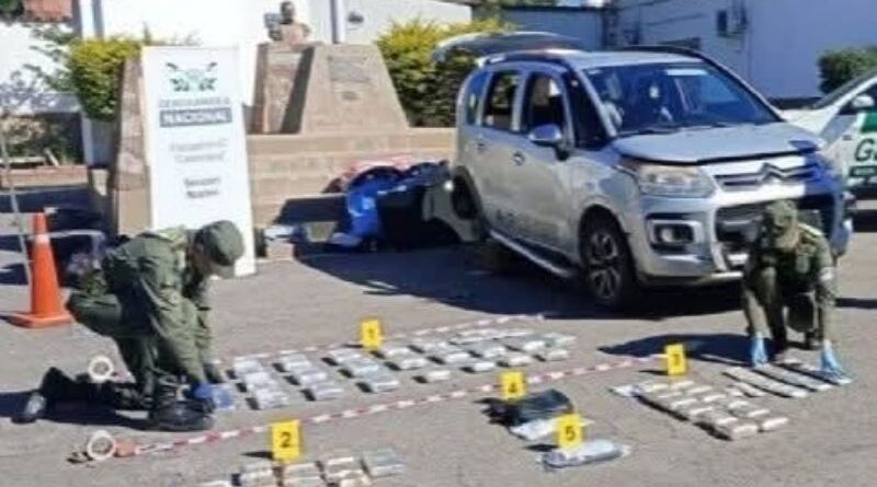 Secuestran 39 kilos de cocaína y detienen a un hombre