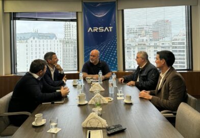Raúl se reunió con autoridades de ARSAT para avanzar con la extensión de fibra óptica en el interior