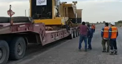 Circular con precaución por el paso de maquinaria minera en Ruta 40