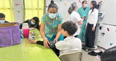 PROSANE controló a 460 estudiantes y aplicó 230 vacunas en las escuelas de la Capital