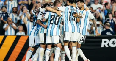 Argentina inicia la defensa del título mundial ante Argelia