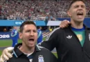 La euforia de los jugadores al cantar el himno y la reacción de los hinchas en el inglés