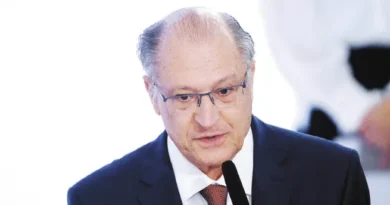 El vicepresidente de Brasil afirmó que Javier Milei «perjudica a la Argentina»