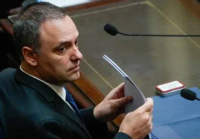 Tras su salida de la jefatura de Gabinete, Manuel Adorni renunció al directorio de YPF