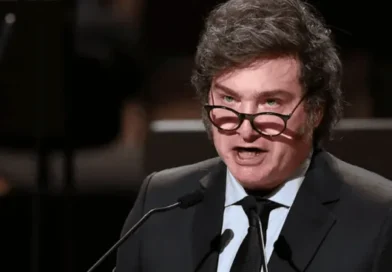 Javier Milei firmó un DNU que permite expulsar a extranjeros que «expresen mensajes de odio» contra la Argentina