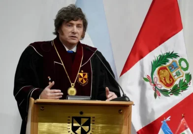 Milei recibió un Doctor Honoris Causa en Perú y destacó el avance de «las ideas de la libertad» en la región
