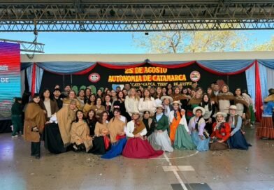 El Sistema Educativo Municipal conmemoró los 205 años de la Autonomía de Catamarca con un emotivo acto central