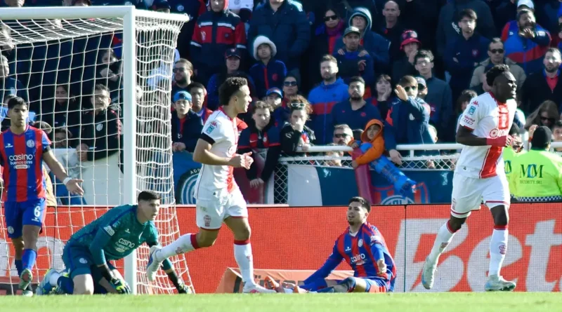 Huracán volvió a ganarle a San Lorenzo en el Nuevo Gasómetro tras 25 años
