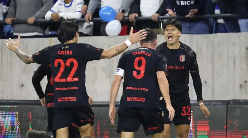 Estudiantes goleó a Universidad Católica y avanzó a los cuartos de la Libertadores
