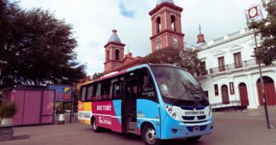 Bus Turístico: una invitación a recorrer la Capital durante el fin de semana largo