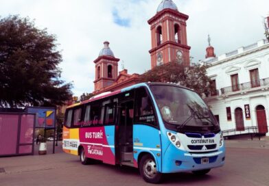 Bus Turístico: una invitación a recorrer la Capital durante el fin de semana largo