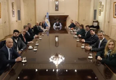 Milei reúne al Gabinete y el Congreso debate la reforma del BCRA
