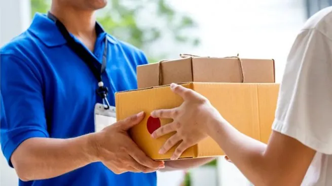 Importaciones «puerta a puerta» cuadruplicaron su peso sobre la venta de ropa y electrónica, con precios hasta 54% más bajos