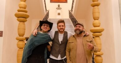 Valen Vargas, Axel y Juan Fuentes eligieron los paisajes de Catamarca para grabar nuevas colaboraciones