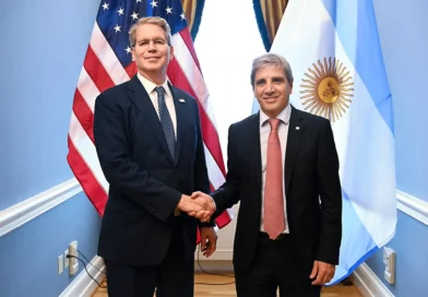 Caputo se reúne con Scott Bessent para reforzar la alianza entre Milei y Trump