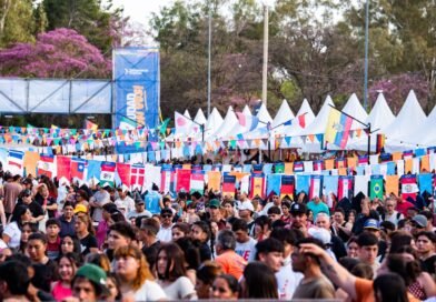 La Capital celebró la 7.ª Feria de las Colectividades con una multitudinaria convocatoria en  Parque Adán Quiroga 
