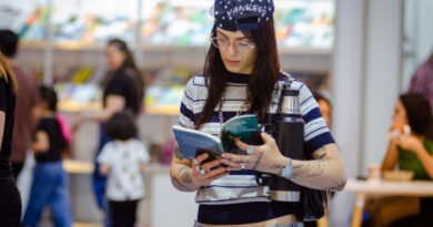 Viernes en la Feria del Libro: Gabriela Exilart, Pedro Saborido y Manuel Cantón, entre los destacados de la jornada